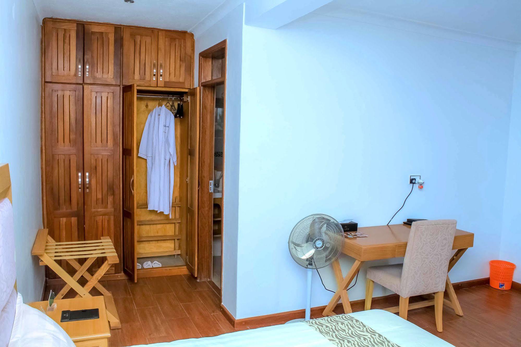 Rosemary Courts Bed and Breakfast Entebbe Eksteriør billede