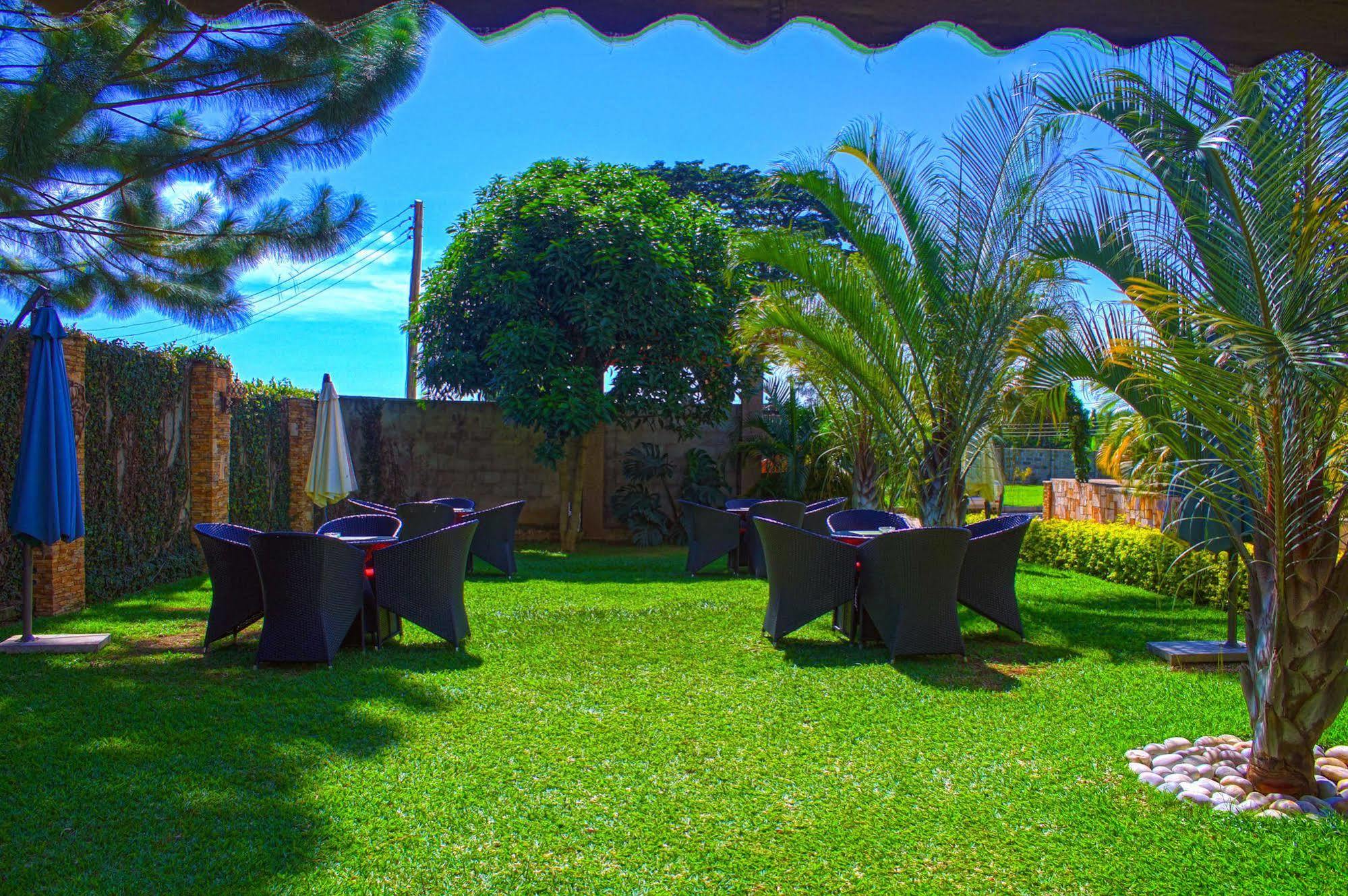 Rosemary Courts Bed and Breakfast Entebbe Eksteriør billede